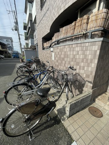 エトワルKの駐車場