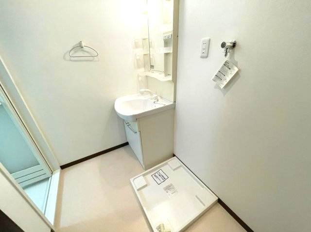 プレジィール大日の洗面所|イメージとして同建物他部屋を表示しています