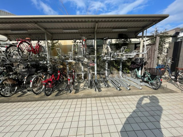 プレジィール大日の駐車場