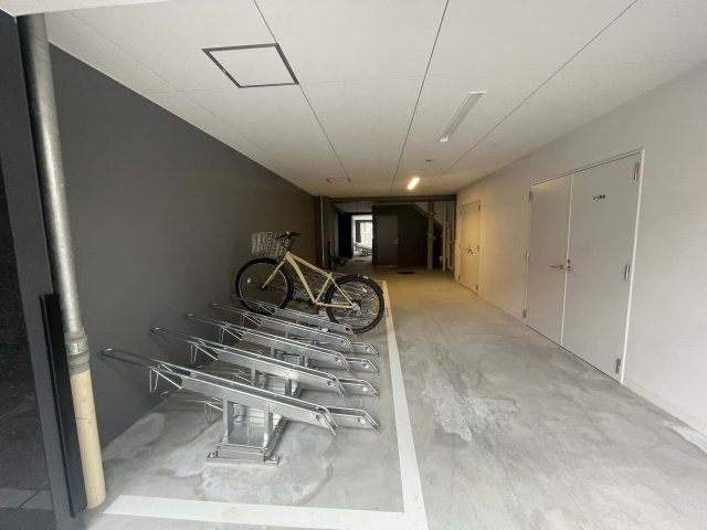 プレサンスNEO大和田STATIONベゼルの駐車場