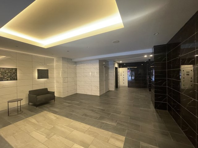 プレサンスNEO大和田STATIONベゼルのロビー