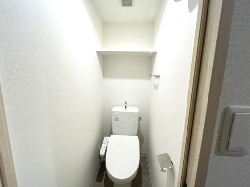 プレサンスNEO大和田STATIONベゼルのトイレ