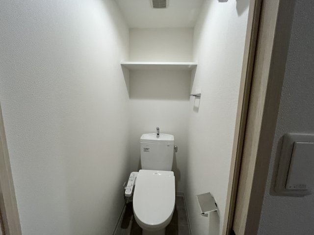 プレサンスNEO大和田STATIONベゼルのトイレ