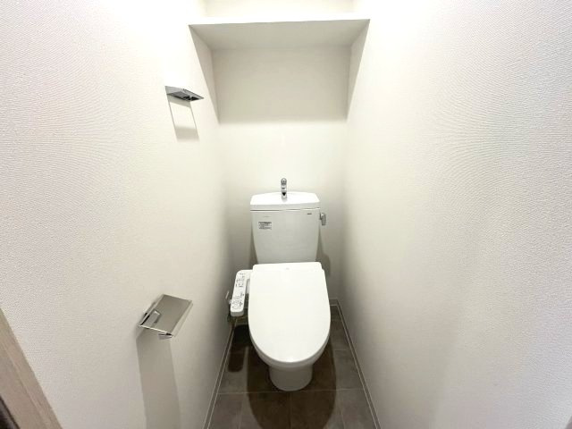 プレサンスNEO大和田STATIONベゼルのトイレ