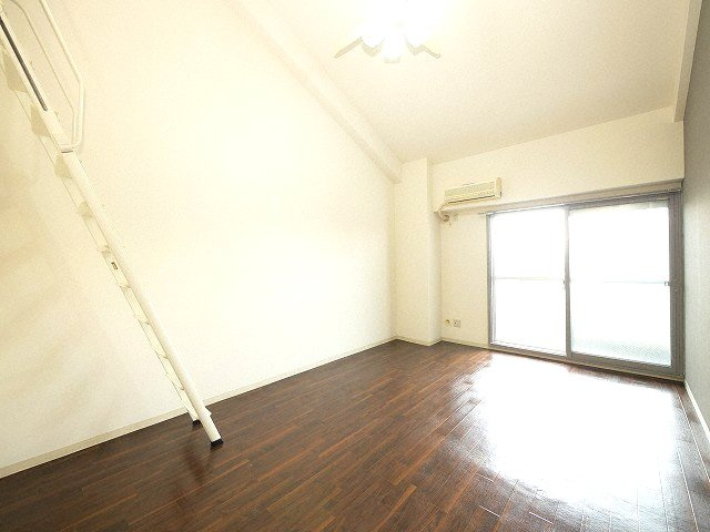 グランドライフ北之坊の居間・リビング|イメージとして同建物他部屋を表示しています