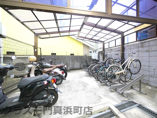 グランドライフ北之坊の駐車場