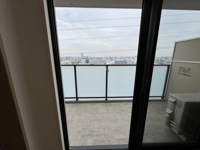 ソルテラスOSAKA EAST GATEのバルコニー