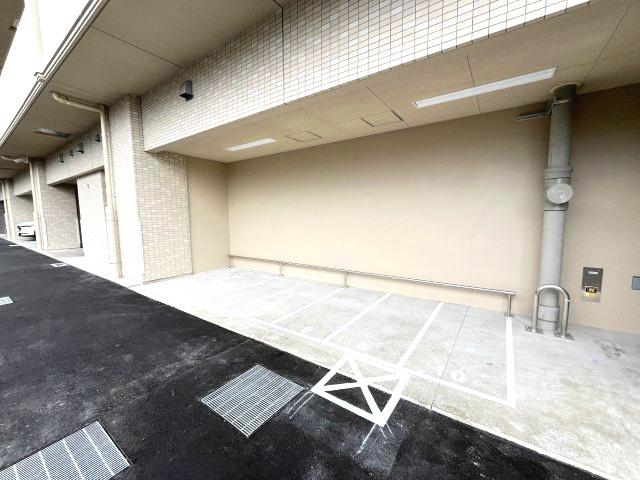 ソルテラスOSAKA EAST GATEの駐車場