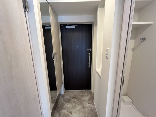 ソルテラスOSAKA EAST GATEの玄関