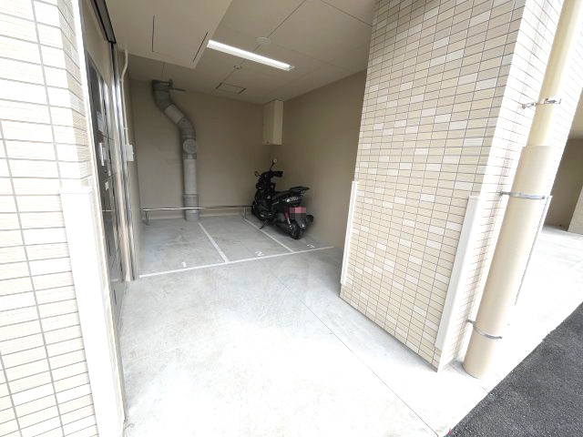 ソルテラスOSAKA EAST GATEの駐車場