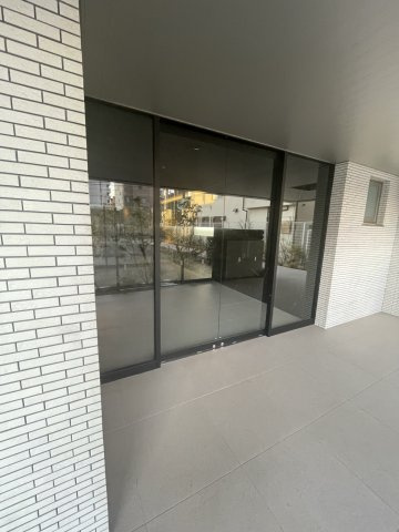 ラグゼナKADOMA のエントランス