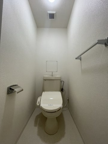 ピュアネスDoiのトイレ|同建物反転タイプを表示しています
