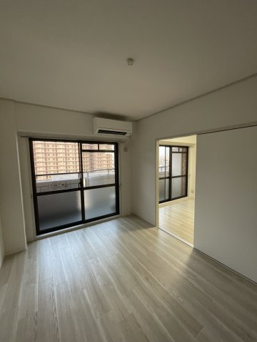 ピュアネスDoiの洋室|同建物反転タイプを表示しています