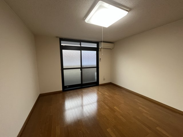 レオパレス三ツ島Ⅱの居間・リビング