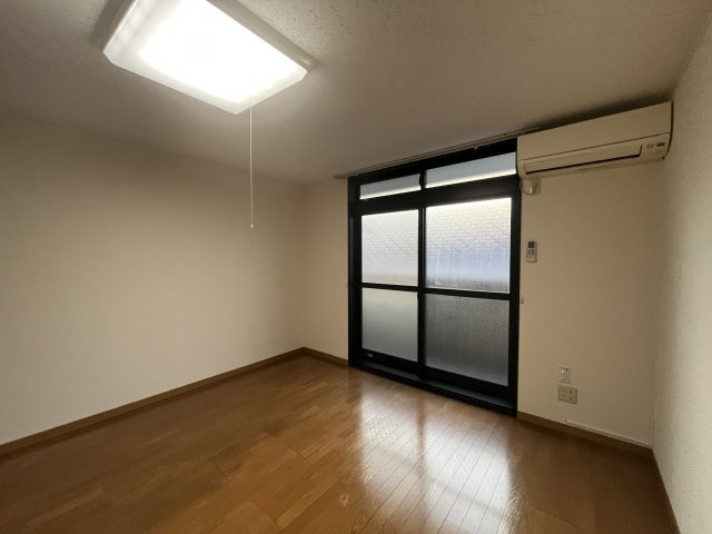 レオパレス三ツ島Ⅱの洋室