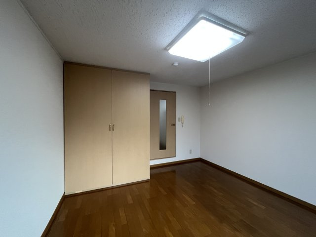 レオパレス三ツ島Ⅱの洋室