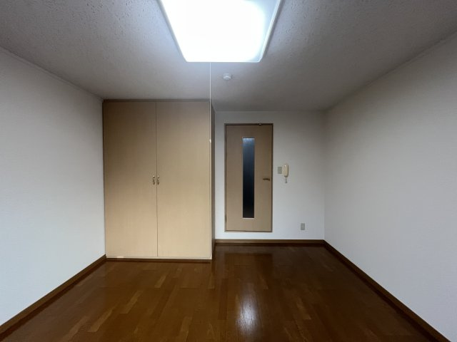 レオパレス三ツ島Ⅱの洋室