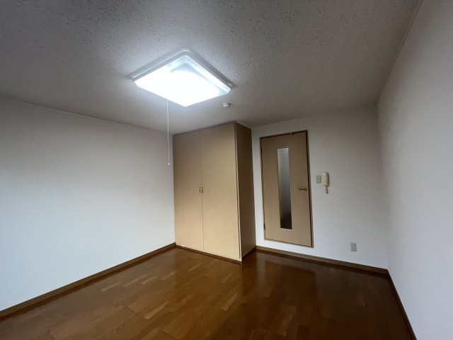 レオパレス三ツ島Ⅱの洋室