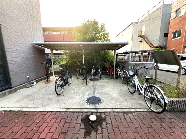レオパレス三ツ島Ⅱの駐車場