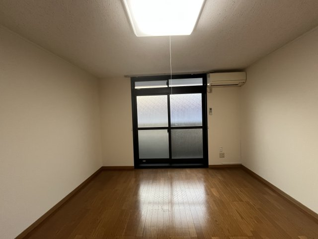 レオパレス三ツ島Ⅱの居間・リビング