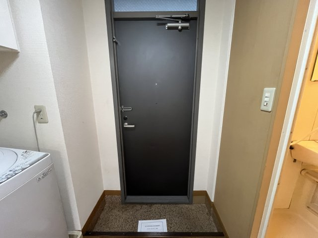 レオパレス三ツ島Ⅱの玄関