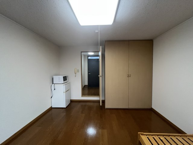 レオパレス三ツ島Ⅱの洋室