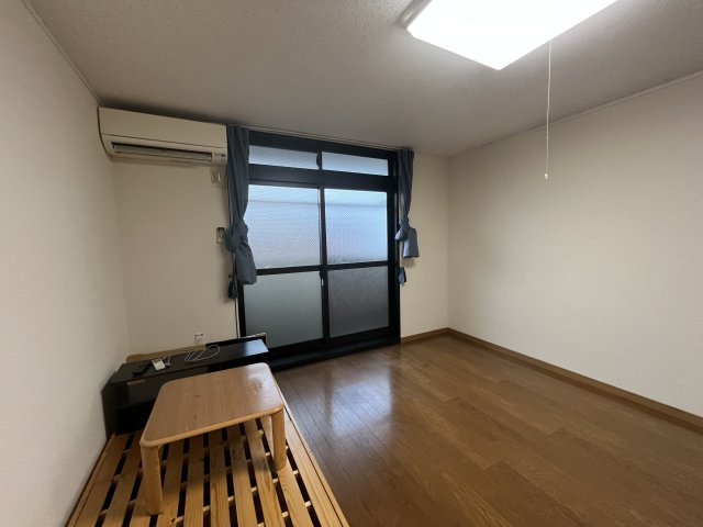 レオパレス三ツ島Ⅱの洋室