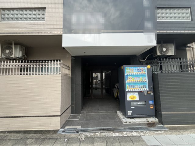 アインス中宮のエントランス