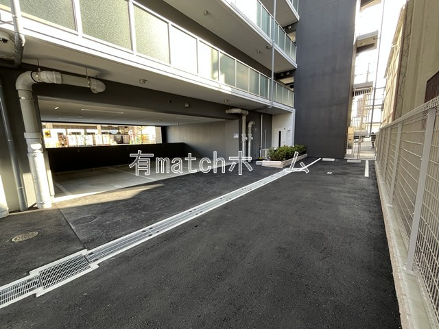 アドバンス大阪クラージュの駐車場