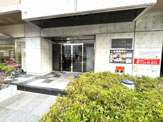 サムティ新大阪WESTのエントランス