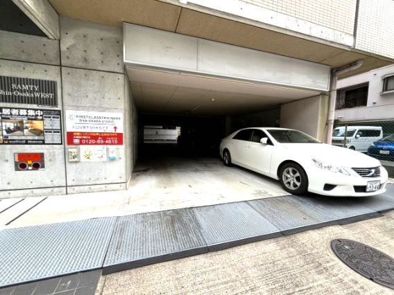 サムティ新大阪WESTの駐車場