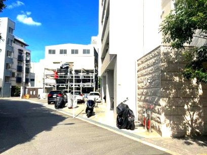 W.O.B.KYOBASHIの周辺