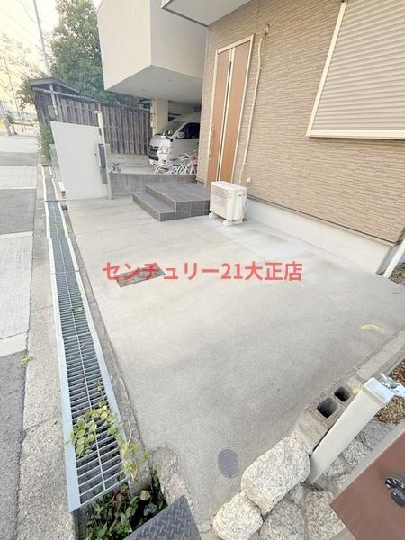鶴町3丁目貸家の駐車場