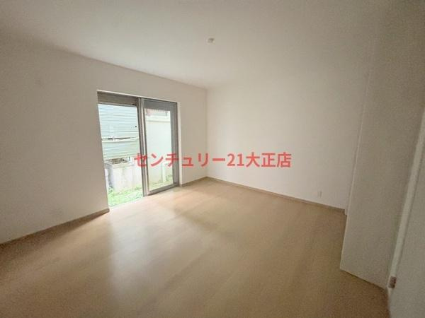 鶴町3丁目貸家の洋室