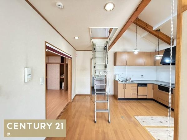 和歌山市鳴神　中古戸建の居間・リビング