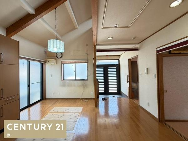 和歌山市鳴神　中古戸建の居間・リビング