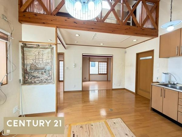 和歌山市鳴神　中古戸建の居間・リビング