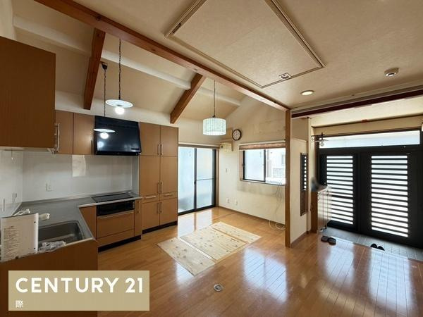 和歌山市鳴神　中古戸建の居間・リビング