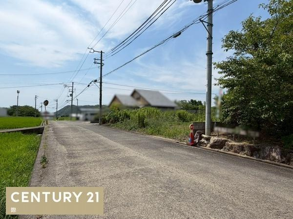 海南市小野田　土地の前面道路含む現地写真