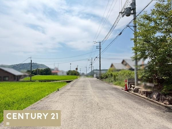 海南市小野田　土地の前面道路含む現地写真