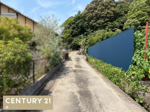 海南市小野田　土地の前面道路含む現地写真