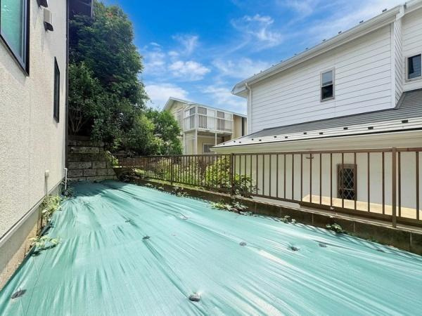 藤沢市片瀬山５丁目の中古一戸建の庭