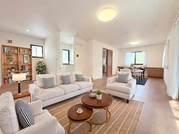藤沢市片瀬山５丁目の中古一戸建の居間・リビング|※家具等はCGイメージです