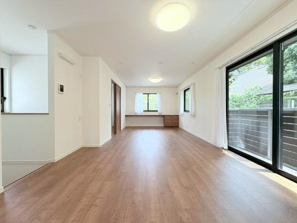 藤沢市片瀬山５丁目の中古一戸建の居間・リビング