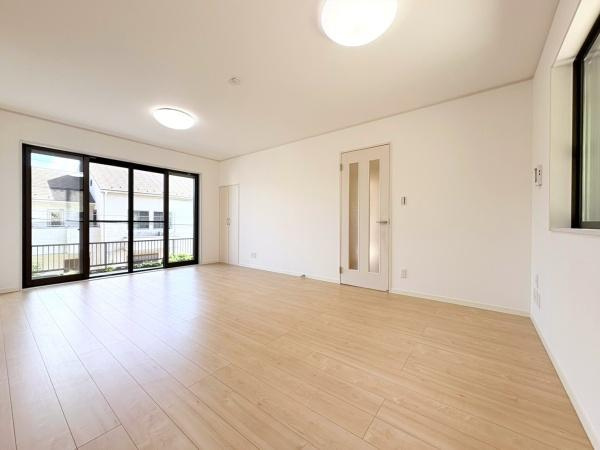 鎌倉市関谷の中古一戸建の居間・リビング
