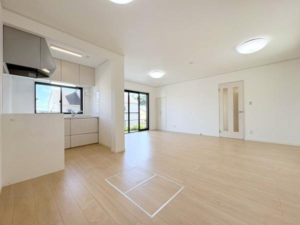 鎌倉市関谷の中古一戸建の居間・リビング