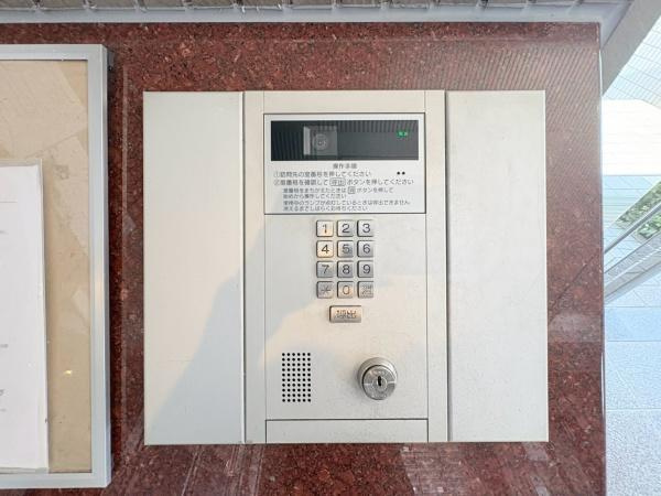 ニューウェルテラス金沢八景Ｆ棟のエントランス