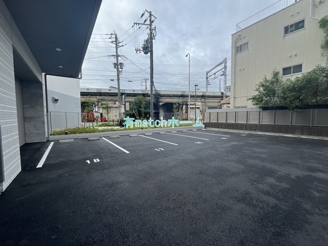 スプランディッド難波Ⅶの駐車場