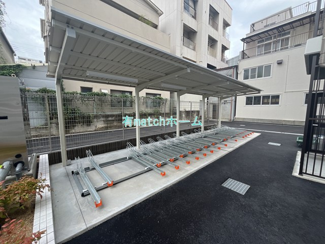 スプランディッド難波Ⅶの駐車場