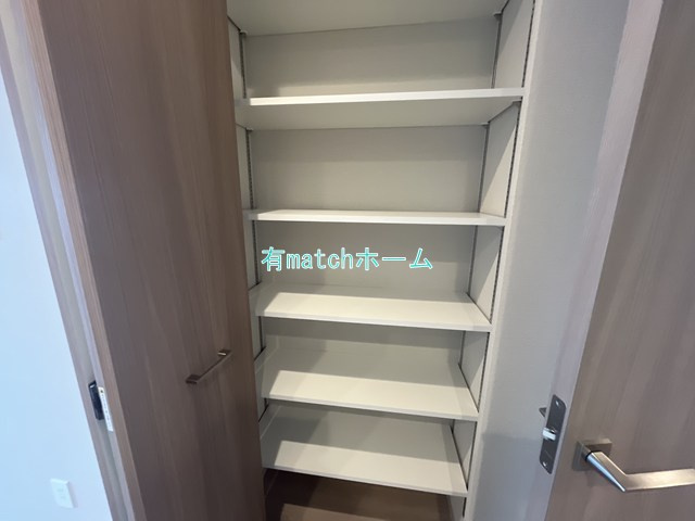 スプランディッド難波Ⅶ　塩草立葉小学校区の収納